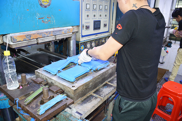 硅膠制品定制時(shí)候的樣品模,硅膠制品為什么要做樣品模,硅膠大貨模具與樣品模的區(qū)別 硅膠制品定制時(shí)候的樣品模,硅膠制品為什么要做樣品模,硅膠大貨模具與樣品模的區(qū)別