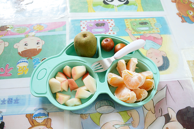 說到性能方面硅膠餐具與塑膠PP材質(zhì)相提并論具有哪些差異呢?首先PP材質(zhì)遇高溫而融化,遇低溫而易破裂,遇氣候性影響以老化變色等現(xiàn)象 說到性能方面硅膠餐具與塑膠PP材質(zhì)相提并論具有哪些差異呢?首先PP材質(zhì)遇高溫而融化,遇低溫而易破裂,遇氣候性影響以老化變色等現(xiàn)象